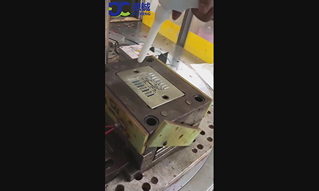 干冰清洗機液態(tài)硅膠注塑模具清洗應(yīng)用案例 