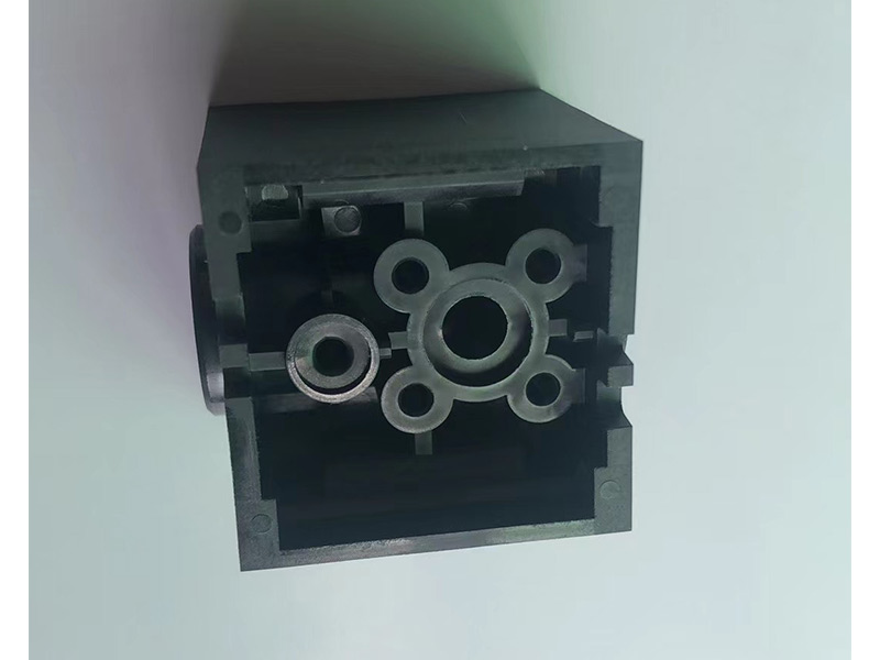 PPS加玻纖注塑件過(guò)水閥孔披鋒毛刺用干冰清洗 